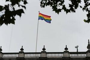 Prva gej zastava zavijorila se u VB