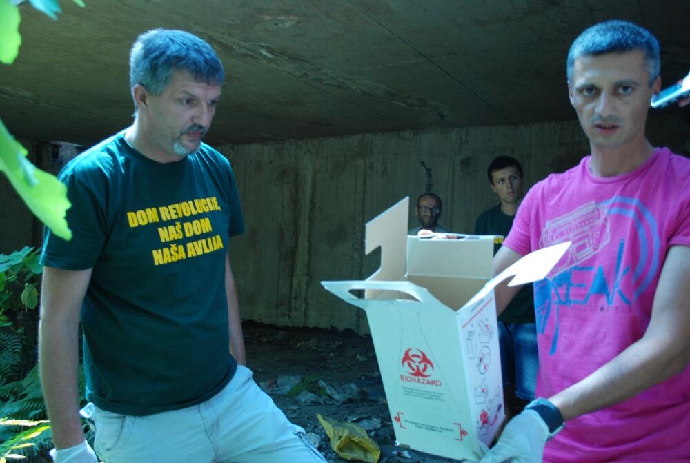 Dom revolucije, čišćenje