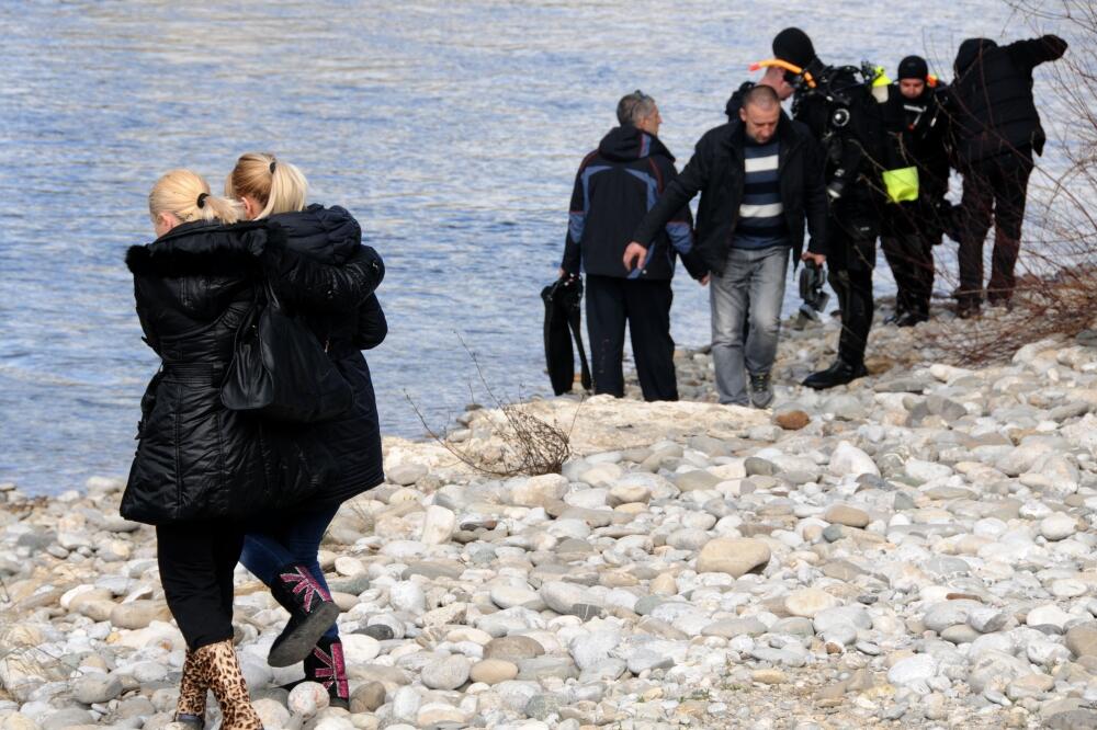 spašavanje, davljenik, Foto: Boris Pejović