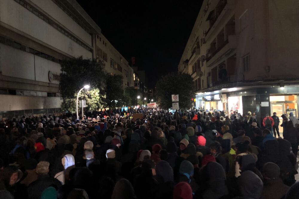 Sa večerašnjeg protesta u Podgorici, Foto: Čitalac Vijesti