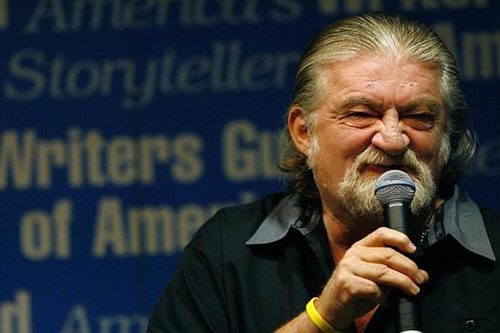 Džo Esterhaz, Foto: Techcentral.my