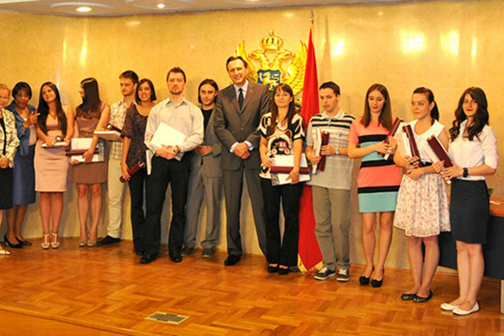 Dodjela sertifikata, Internšip program, Foto: Skupština