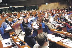 Usvojena Gardetova rezolucija o CG, Jonica glasala ZA, DPS protiv