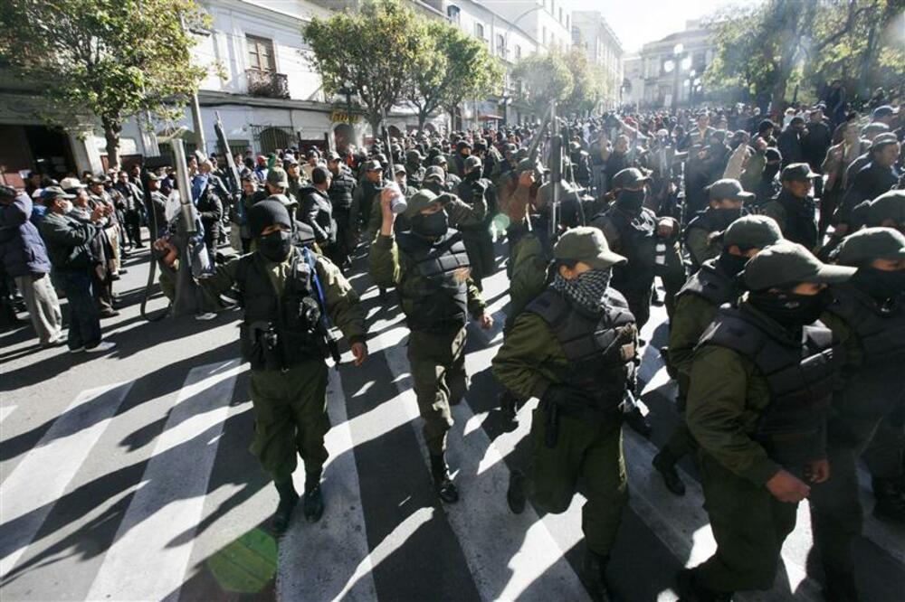 Bolivijski policajci, Foto: Euronews.com