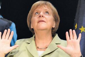 Merkel i dalje protiv euro-obveznica