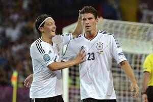 Ozil upozorava saigrače: Nemojte da se zadovoljavate postignutim