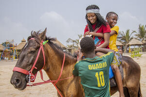 Jahači konja koji za život zarađuju na plaži u Lagosu