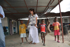 Adrijana Lima na Haitiju pomaže trudnicama