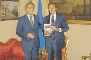 Nagrađena knjiga "Istorija Italije" Miodraga Lekića