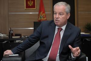 Vuksanović da provjeri dosije zaposlenih