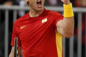 Nadal nosi zastavu Španije na otvaranju OI u Londonu