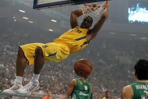 Hendriks na korak od Emporio Armanija