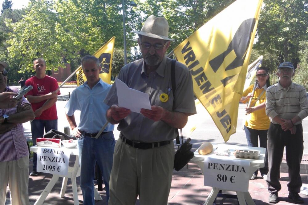 Penzioneri performans, Foto: Savo Prelević