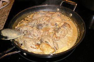 Bijelo pileće meso u sosu