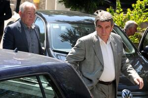 SNP se udvara biračima ili se primiče DPS-u