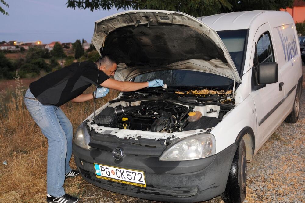 Zapaljeno vozilo Vijesti, Foto: Savo Prelević