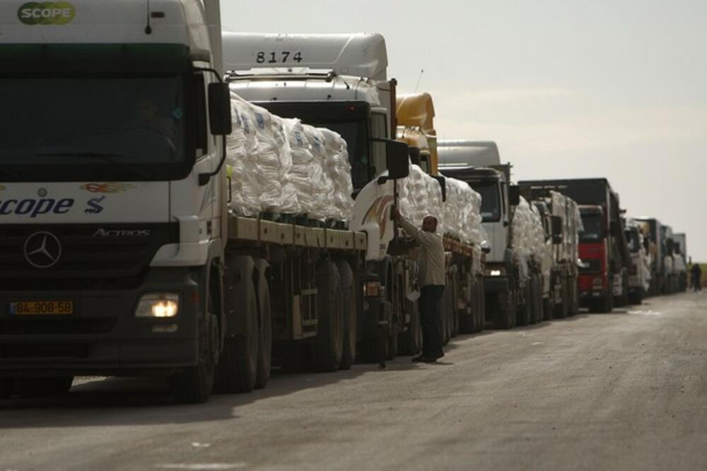 Kamioni humanitarna pomoć, Foto: Rojters