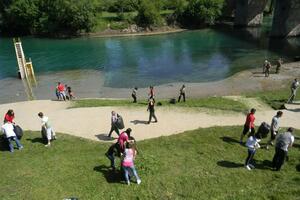 Danilovgrađani njeguju ekološki duh: Za praznik čistili Zetu