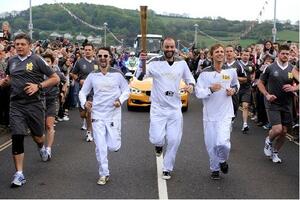 Članovi benda Muse nosili Olimpijsku baklju