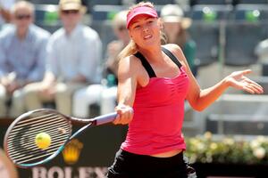 Serena predala zbog povrede, Šarapova i Li u finalu