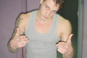 Tetovaže Rambovog brejkdensera plaše Azerbejdžance