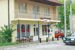 U Gusinju povrijeđena tri mladića, jedan umalo stradao