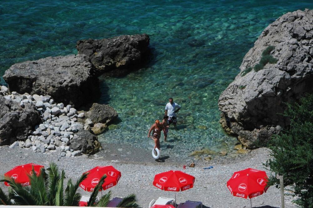 sutomore, plaža, more, kupači, turisti, Foto: Anto Baković
