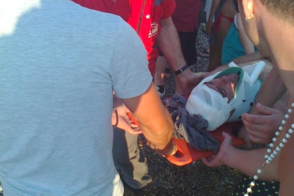 Slovenska plaža, povrijeđeni student, Foto: Vuk Lajović