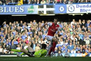 Van Persijeva supruga ne bi da ide iz Londona