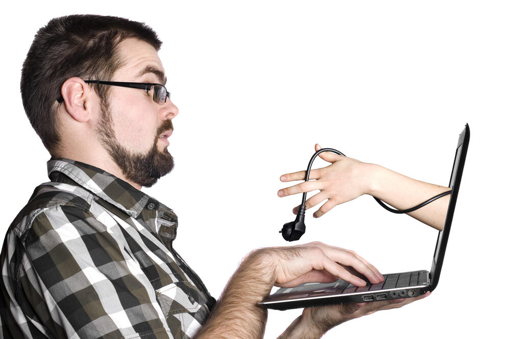 baterija, punjač, Foto: Shutterstock.com