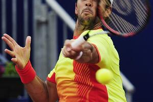 Verdaskova magija u „Magičnoj kutiji”, Nadal na koljenima