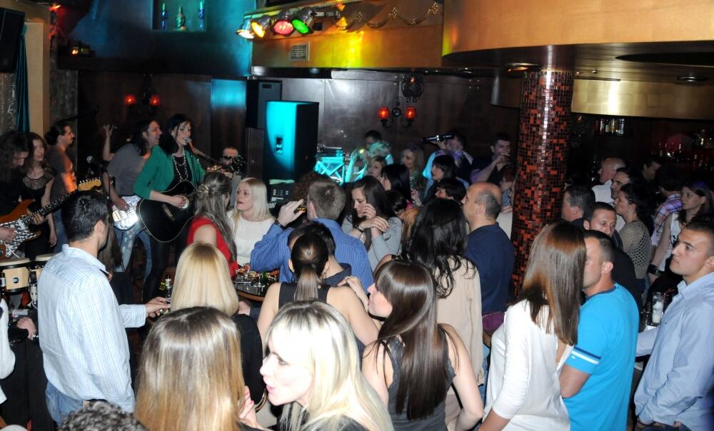 Igor Lukšić, Neverne bebe, Buda bar