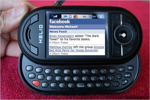 Preko 50 odsto korisnika pristupa Facebooku putem mobilnog