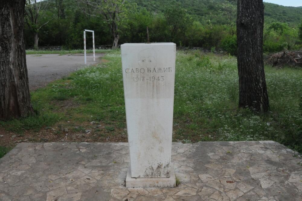 Spomenik, skrnavljenje, Foto: Vesko Belojević