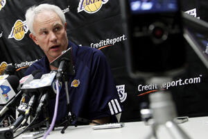 Kupčak napušta L. A. Lejkerse