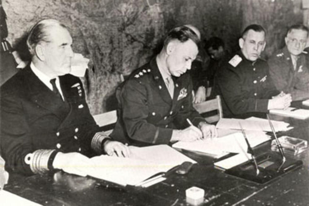 Kapitulacija, Foto: Memo.fr