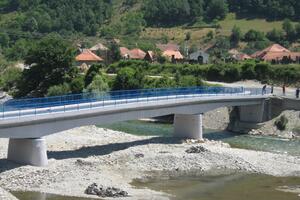 Ubio tasta, taštu i šuraka, pa bombom presudio sebi