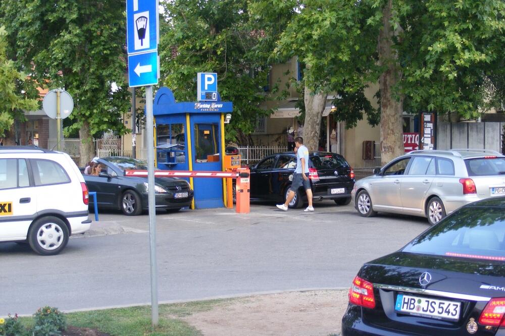 Budva parking, Foto: Vuk Lajović