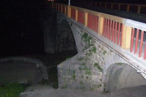Muškarac pao niz stepenice ispod mosta u Danilovgradu