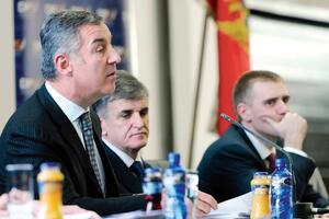 Đukanović prijateljima: Svako mora ponijeti svoj krst