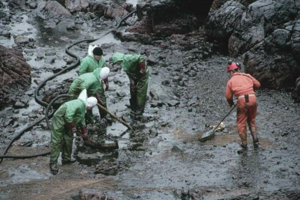 Izlivanje nafte, Foto: Sheffieldwastemanagement.co.uk