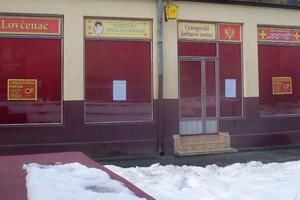 Razbijeni izlozi Crnogorskog kulturnog centra u Lovćencu