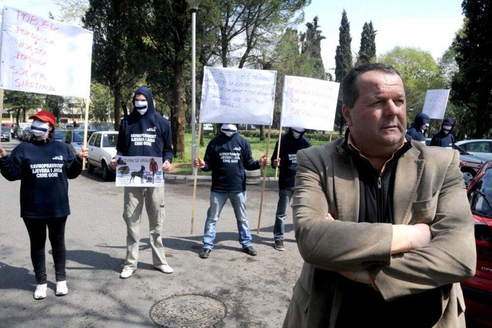 Mekić, performans, Foto: Boris Pejović