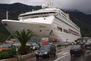 U kotorsku luku uplovilo "kumče" engleske kraljice