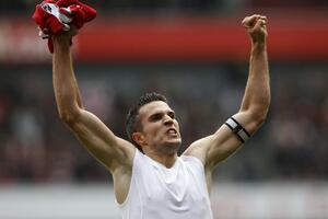 Van Persi favorit za igrača godine u Engleskoj