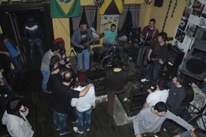 Bend Off Duty oduvao prašinu sa gitara