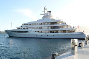 "Mayan Queen IV" u Tivtu