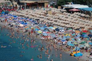 Turisti iz Srbije će u Crnoj Gori i Grčkoj ostaviti 400 miliona...