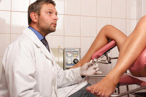 Ginekolog fotografisao gole pacijentkinje