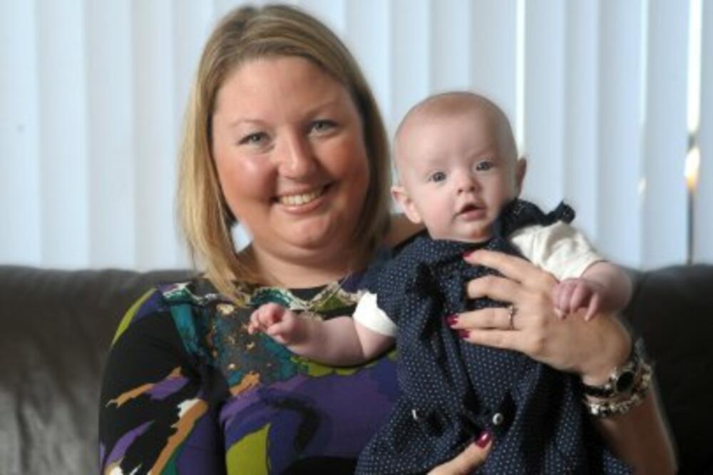 Olivija Norton sa majkom, Foto: Blic.rs